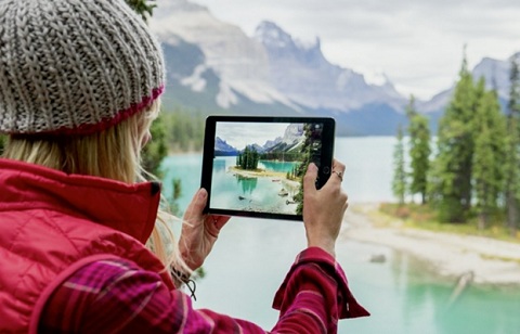 Nên chụp thử camera trước và sau cũng như sử dụng các tính năng đi kèm