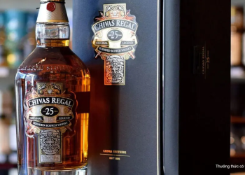 Rượu whisky Chivas 25 là món quà sang trọng mà bạn nên lựa chọn để dành tặng cho đối tác